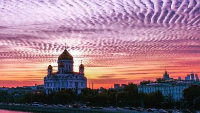 Вид на храм Христа Спасителя и необычное вечернее небо над городом #Москва #ВечерняяМосква