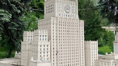 На территории Российского Государственного Социального Университета можно увидеть целую выставку макетов зданий сталинских высоток…