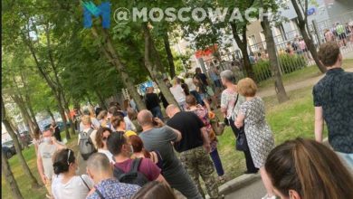 Подписчица прислала фото очереди за вакциной «КовиВак» на улице Академика Комарова, детская поликлиника 99…