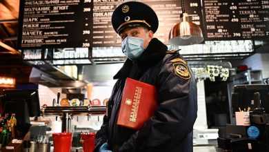 МВД массово проверяет QR-коды у московских работников Полицейские без лишних объявлений вышли в рейды…