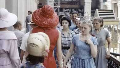 Парижанки в ГУМе вызывают эстетический шок у москвичей, 1959 год. Фото: Говард Сочурек