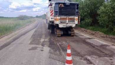 Начался ремонт региональной дороги в Волоколамском г.о. Сейчас дорожники фрезеруют старое покрытие на участке…
